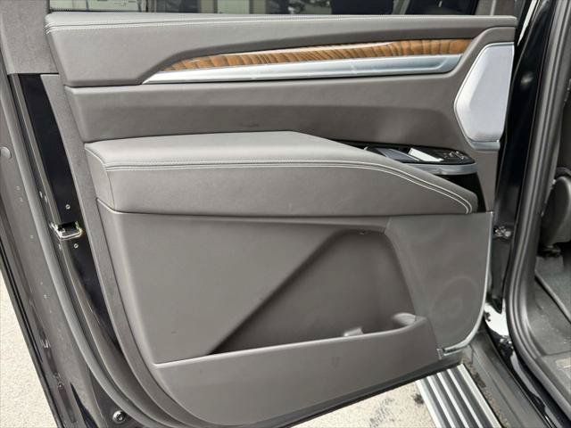 Used 2025 Cadillac Escalade ESV Sport Platinum AWD/4WD image 14