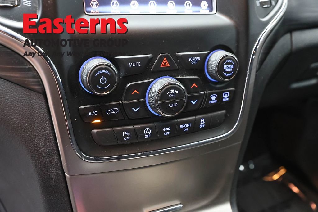 Used 2021 Jeep Grand Cherokee Laredo AWD/4WD image 19