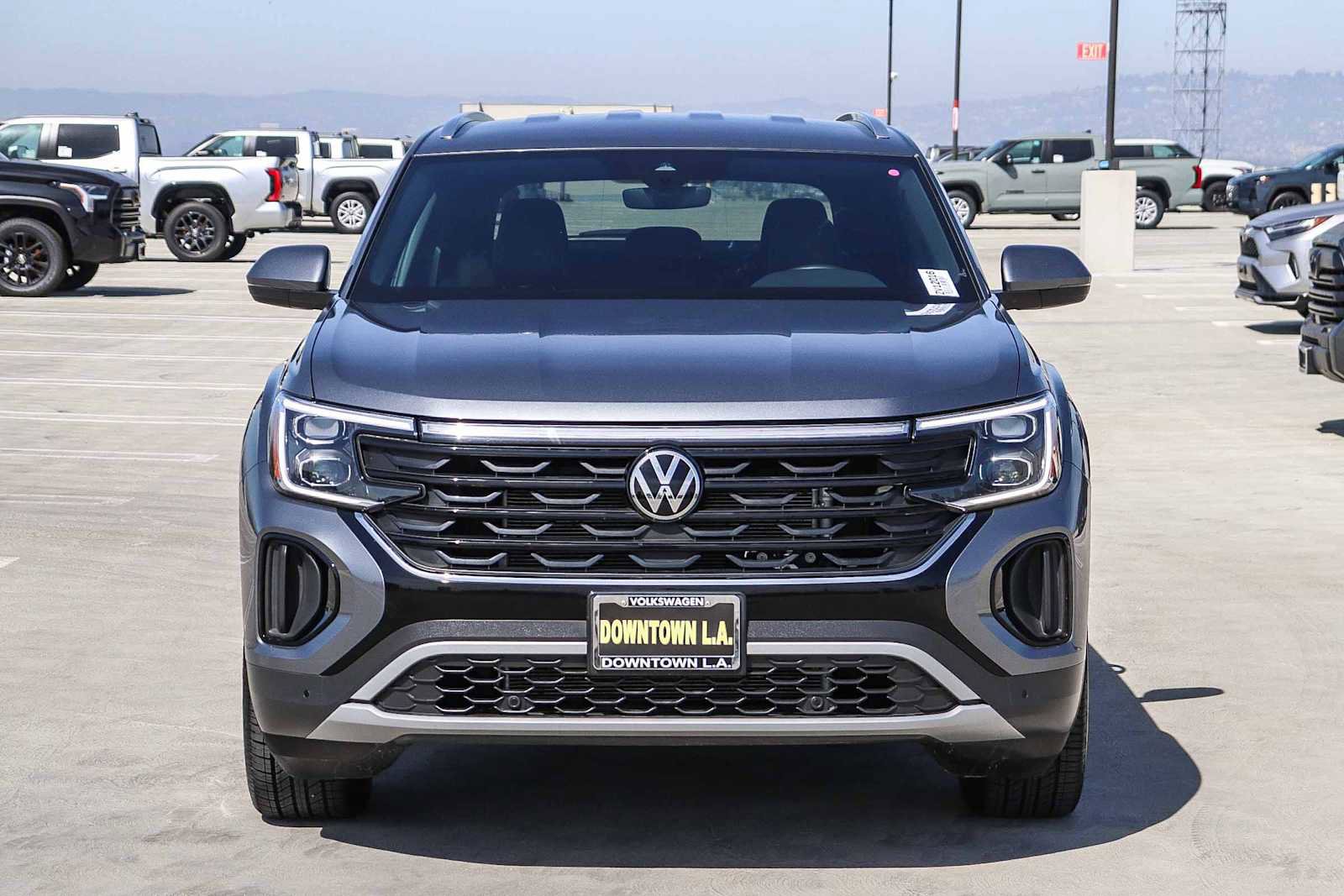 Used 2025 Volkswagen Atlas Cross Sport SE image 2