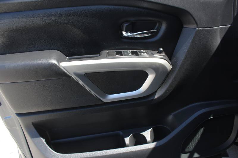 Used 2022 Nissan Titan SV AWD/4WD image 12