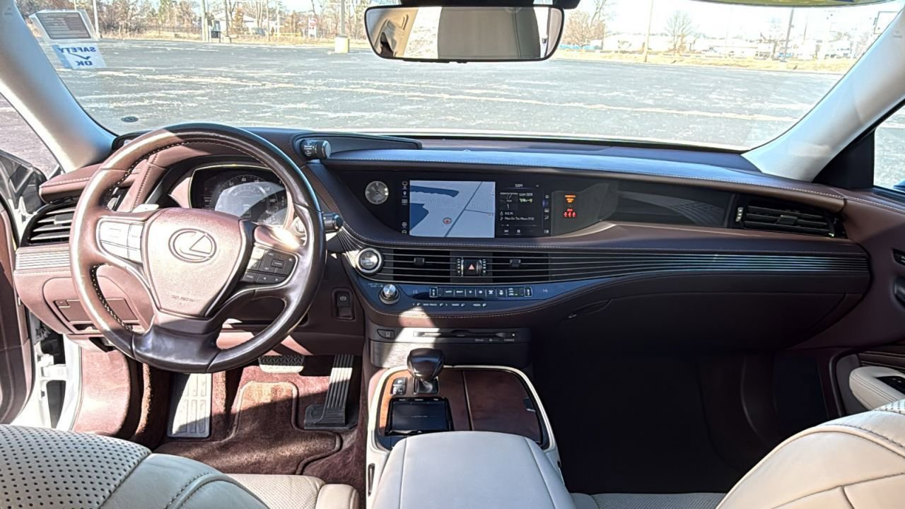 Used 2019 Lexus LS 500 AWD w/ Accessory Package (Z2) image 33