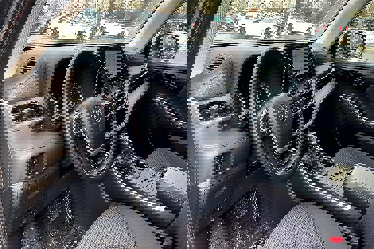 Used 2024 Toyota Highlander LE image 13