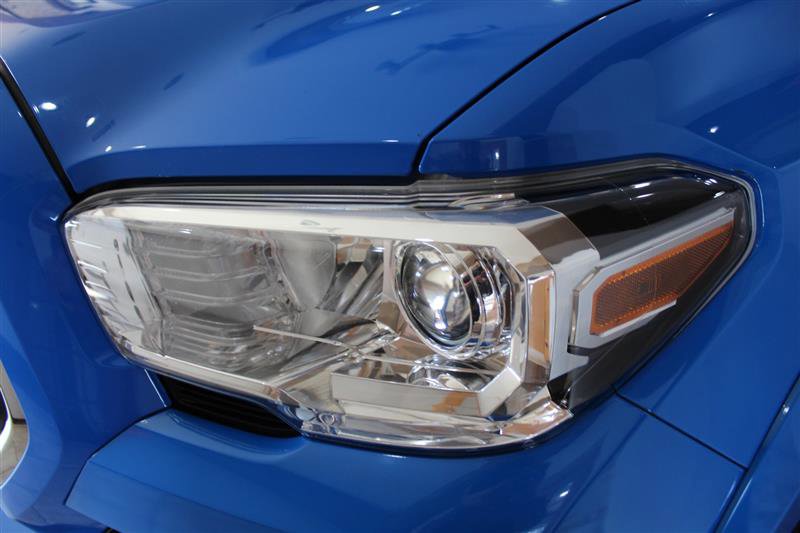 Used 2020 Toyota Tacoma SR5 AWD/4WD image 10