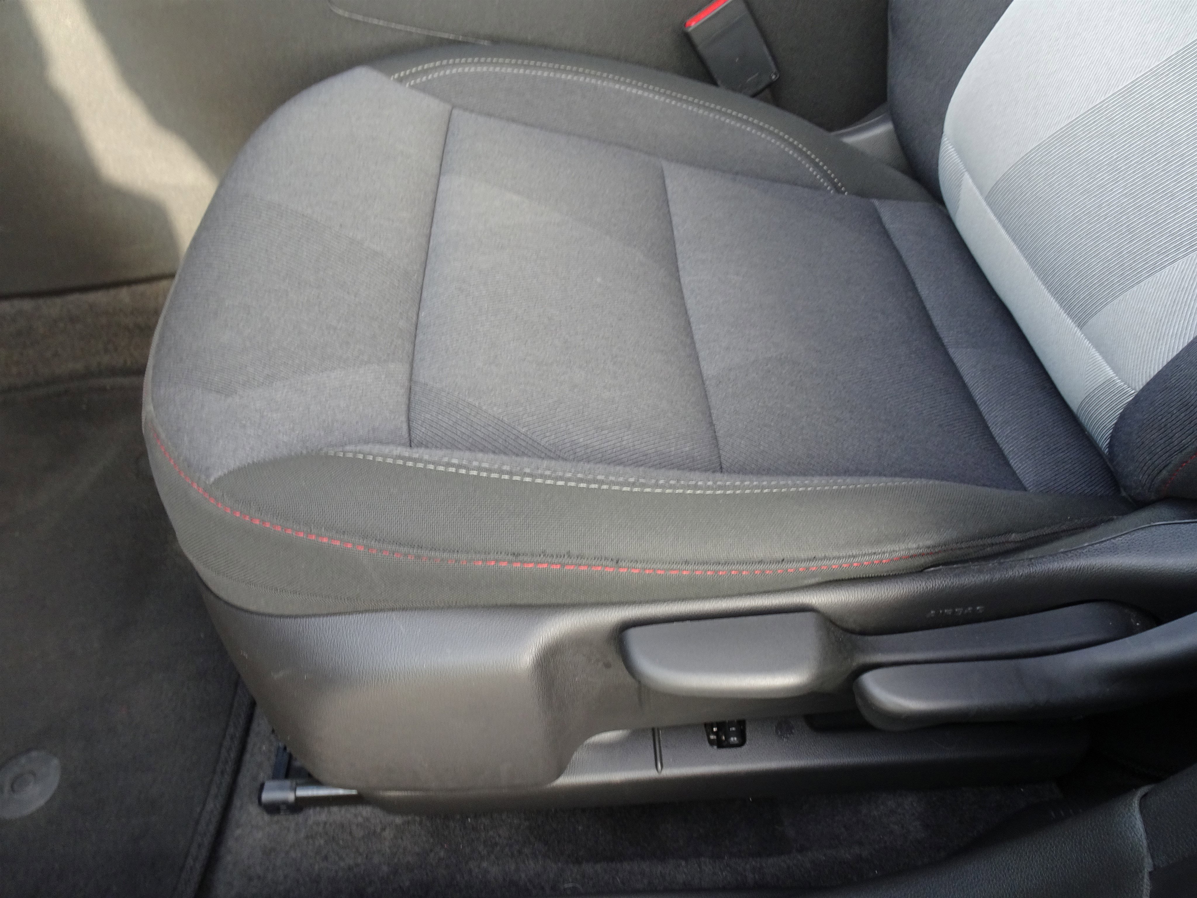 Used 2025 Chevrolet Trax RS image 9