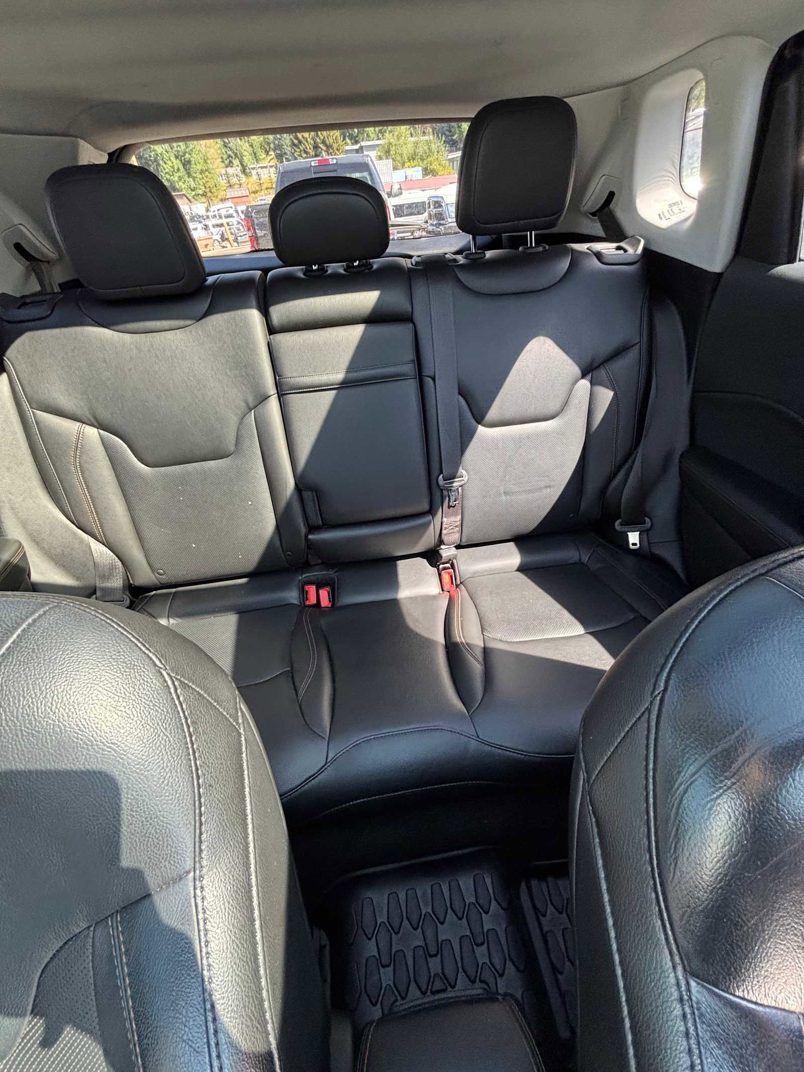 Used 2018 Jeep Compass Limited image 27