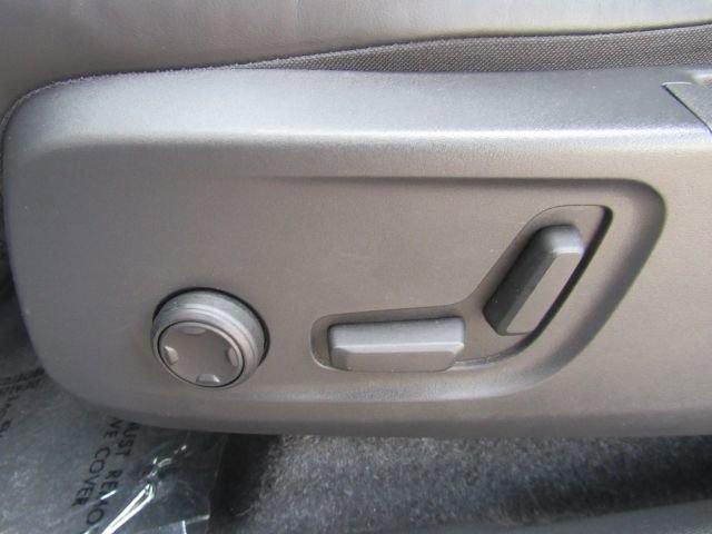 Used 2022 Volvo XC40 P8 Recharge Plus image 13