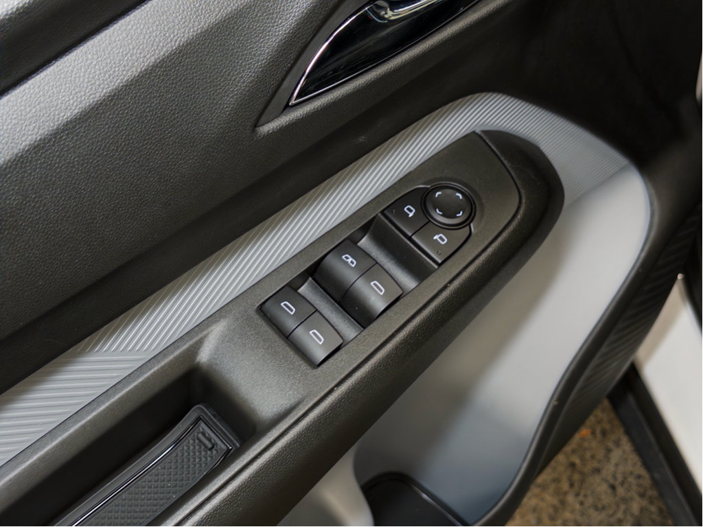 Used 2027 Chevrolet Bolt LT w/ Comfort Package FWD image 7