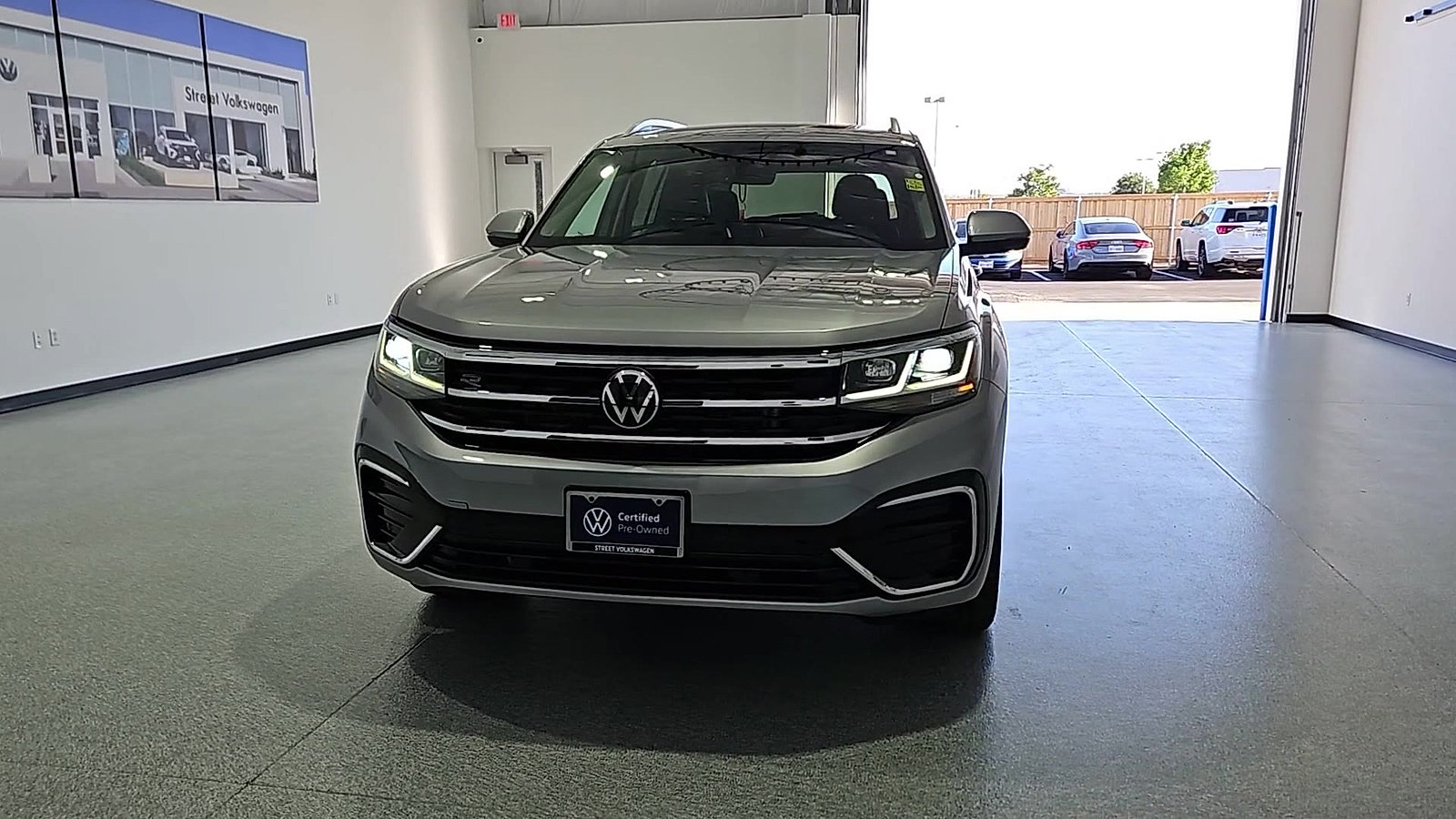 Certified 2022 Volkswagen Atlas SEL R-Line AWD/4WD image 3