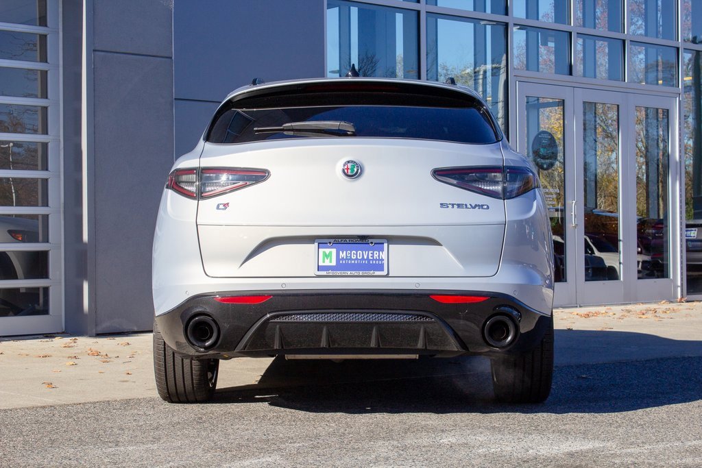 New 2025 Alfa Romeo Stelvio Sprint image 9