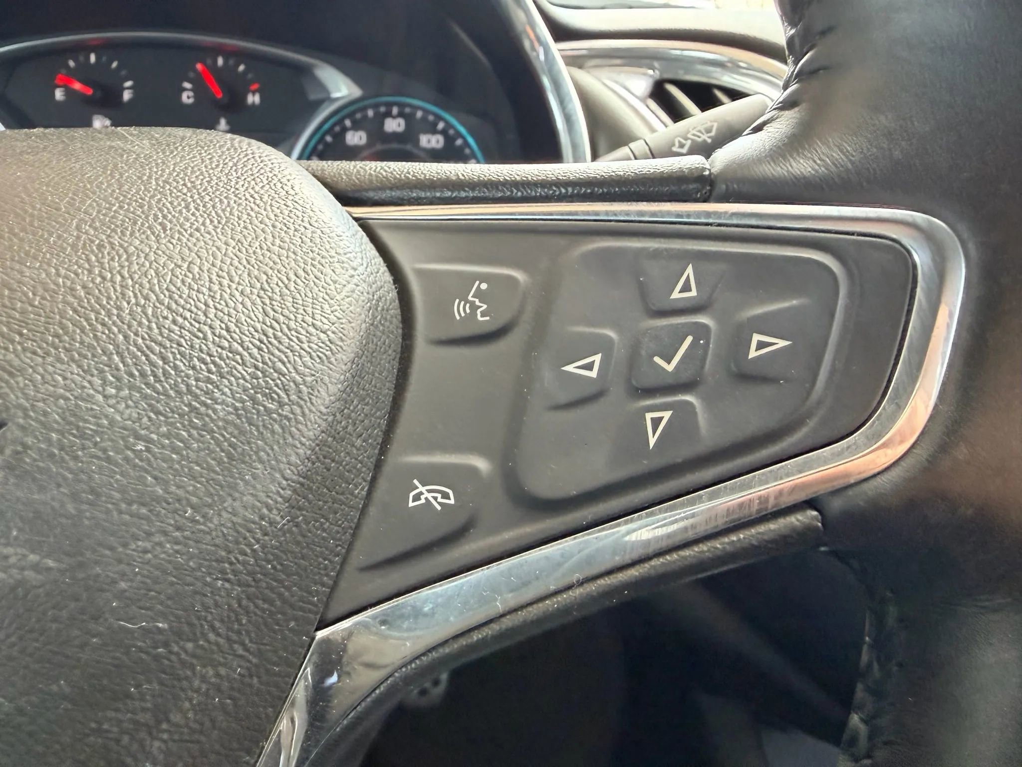 Used 2017 Chevrolet Malibu Premier FWD image 14