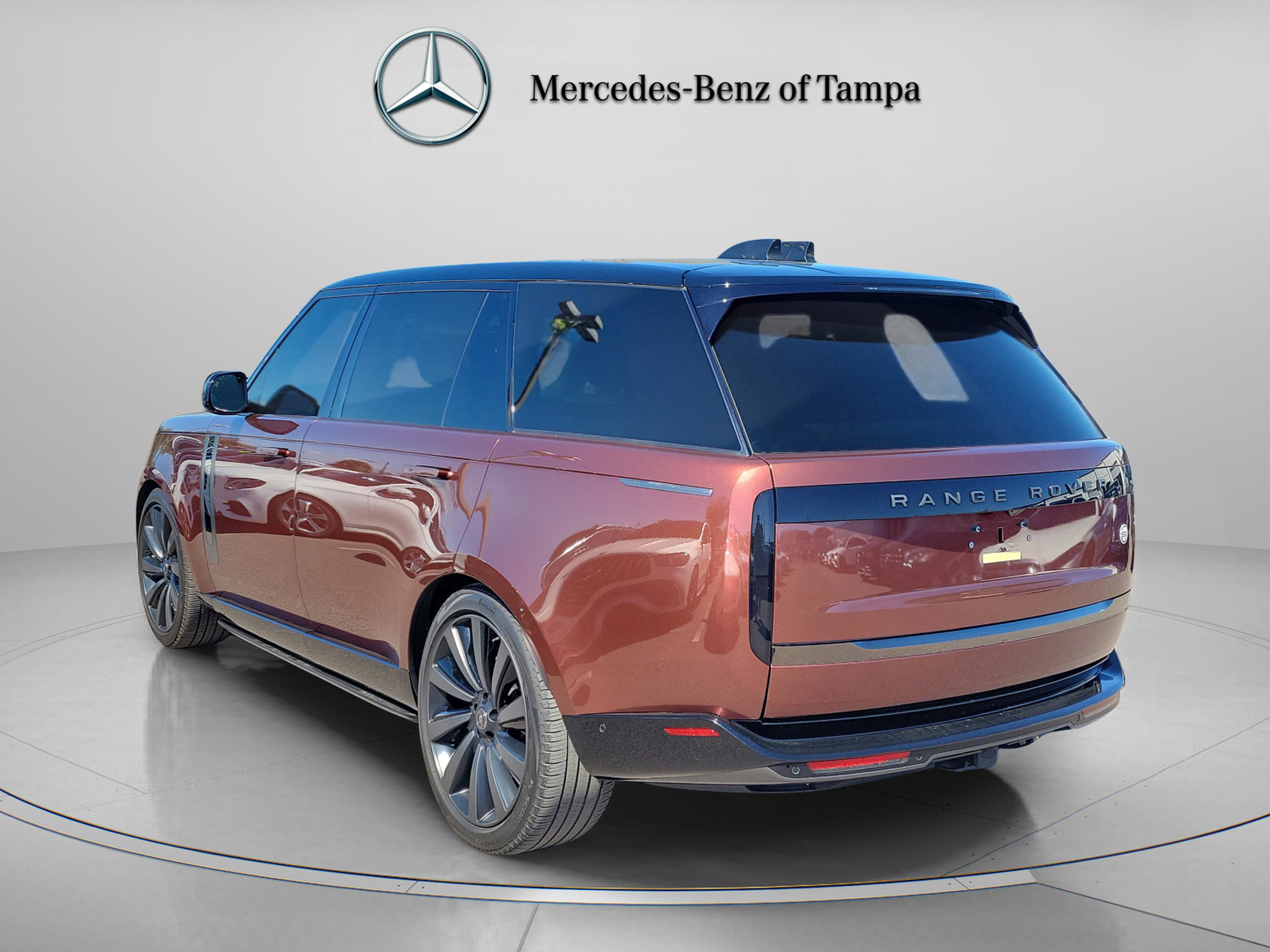 Used 2023 Land Rover Range Rover SV image 3