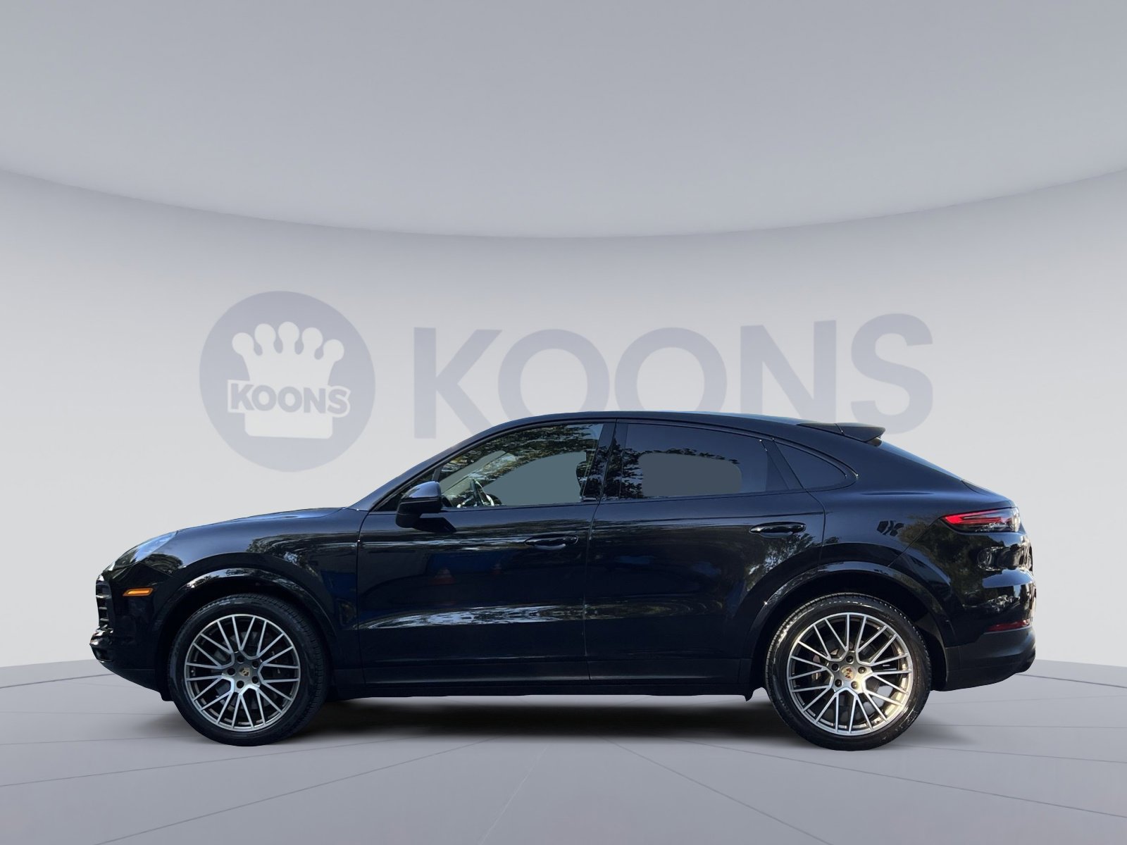 Used 2022 Porsche Cayenne Platinum Edition image 2