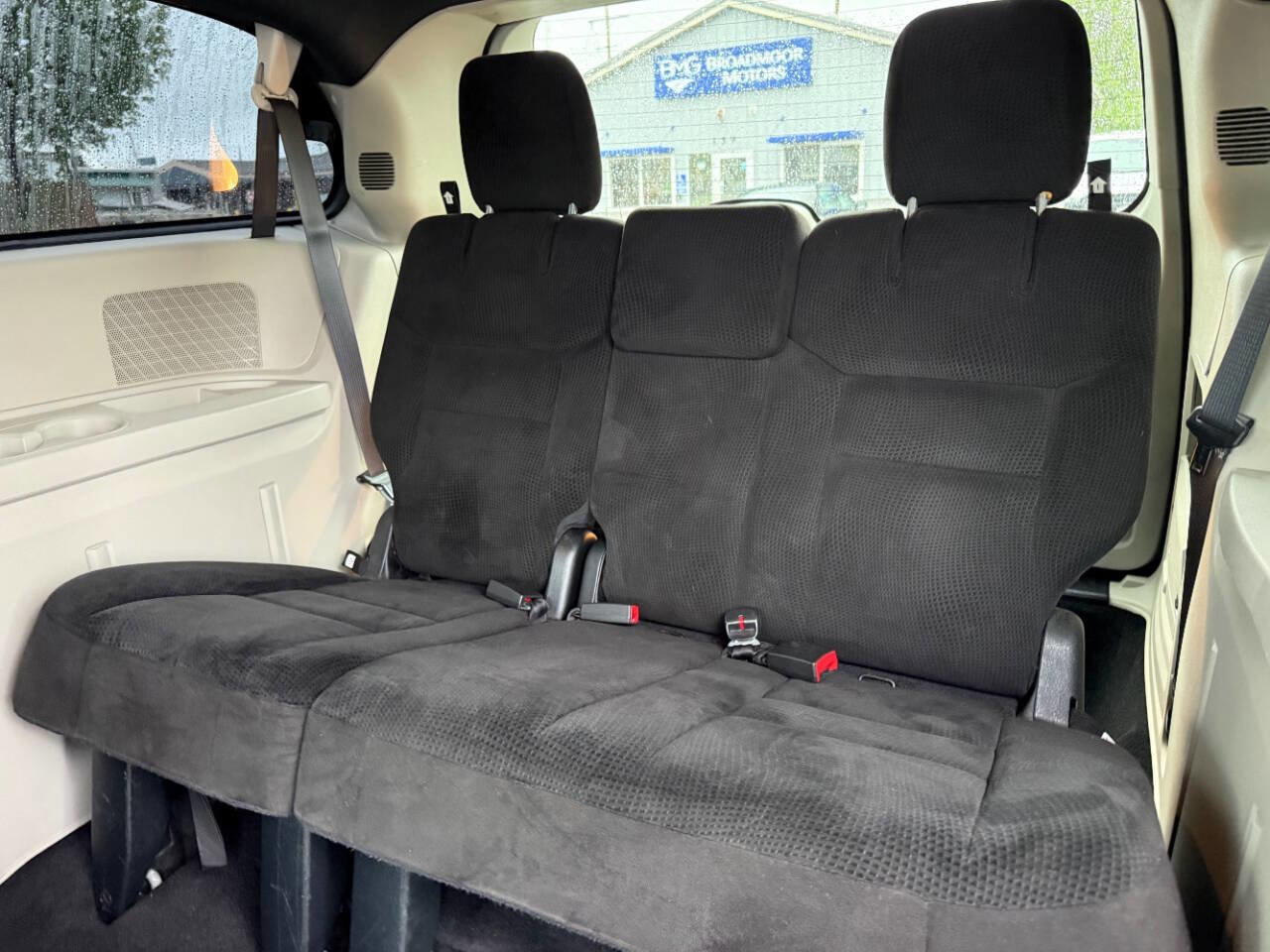 Used 2016 Dodge Grand Caravan SE FWD image 25
