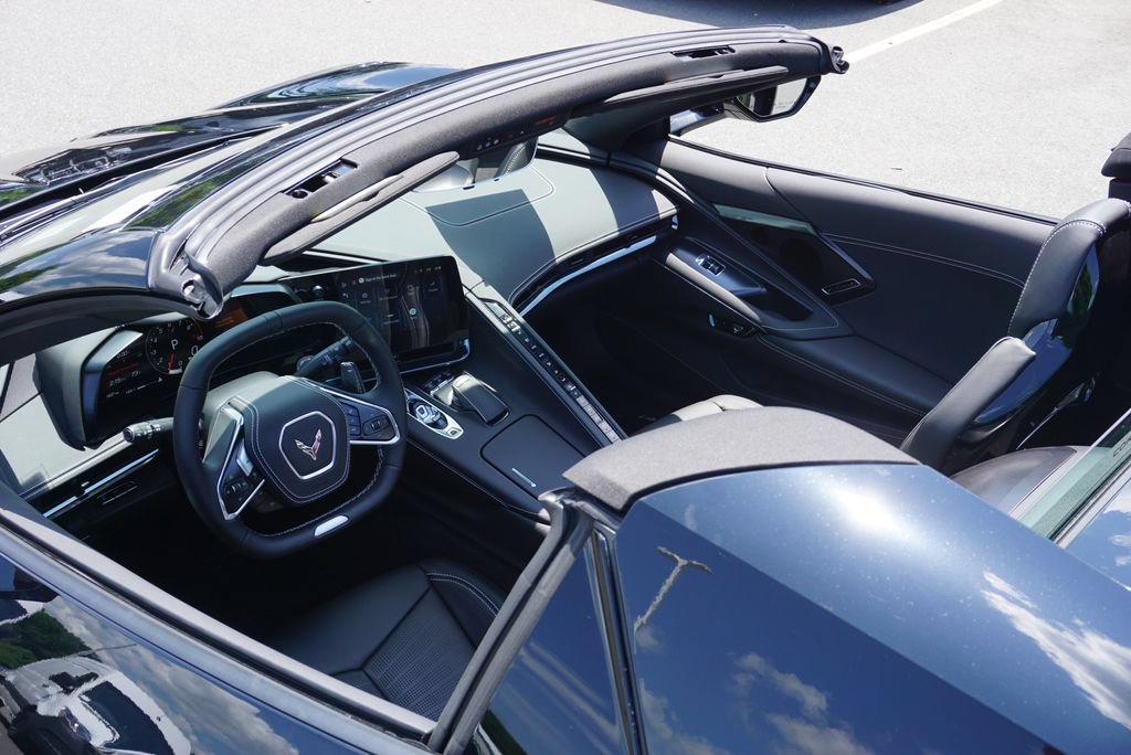 Used 2025 Chevrolet Corvette Z06 RWD image 12