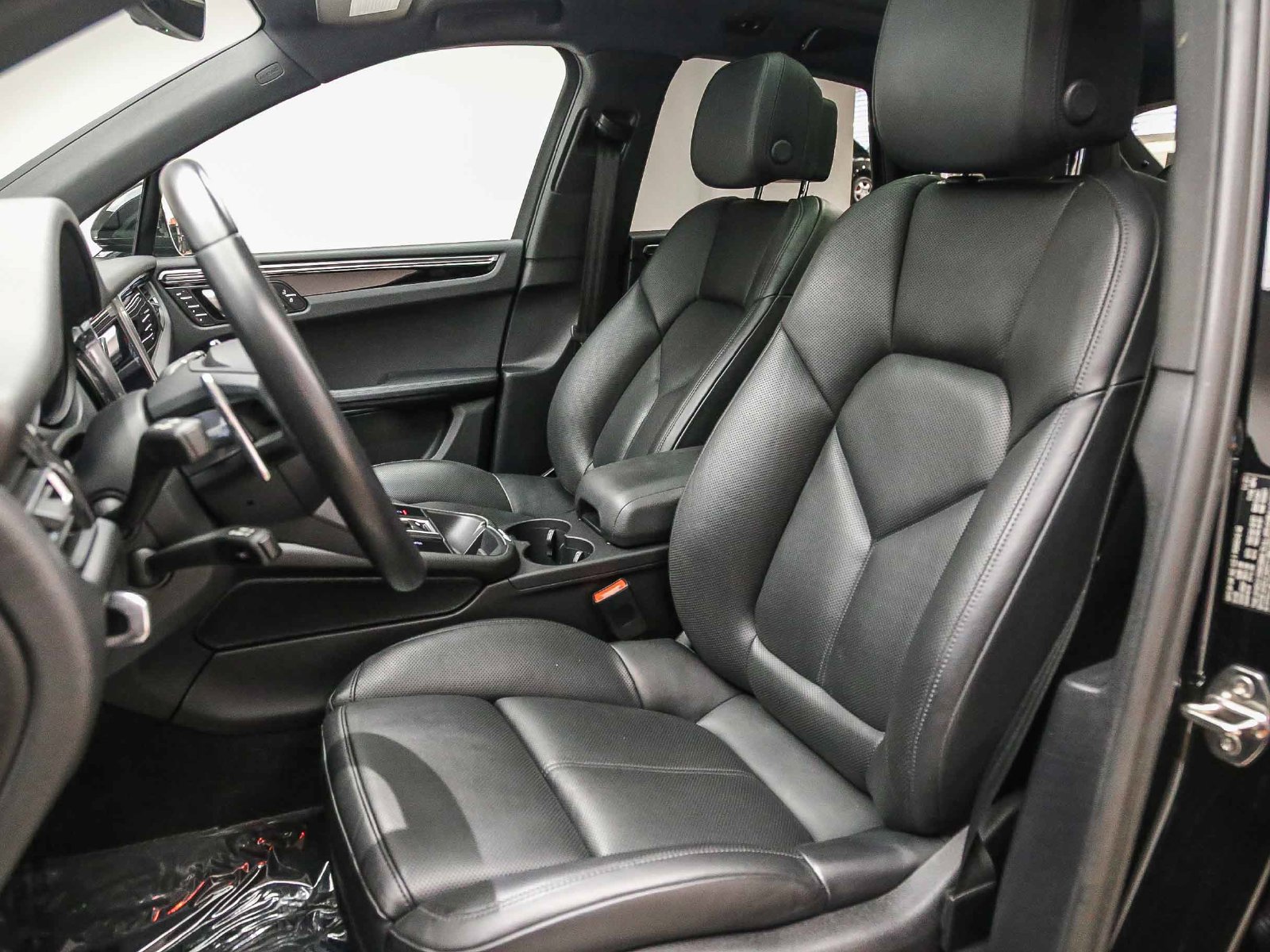 Certified 2022 Porsche Macan S AWD/4WD image 10