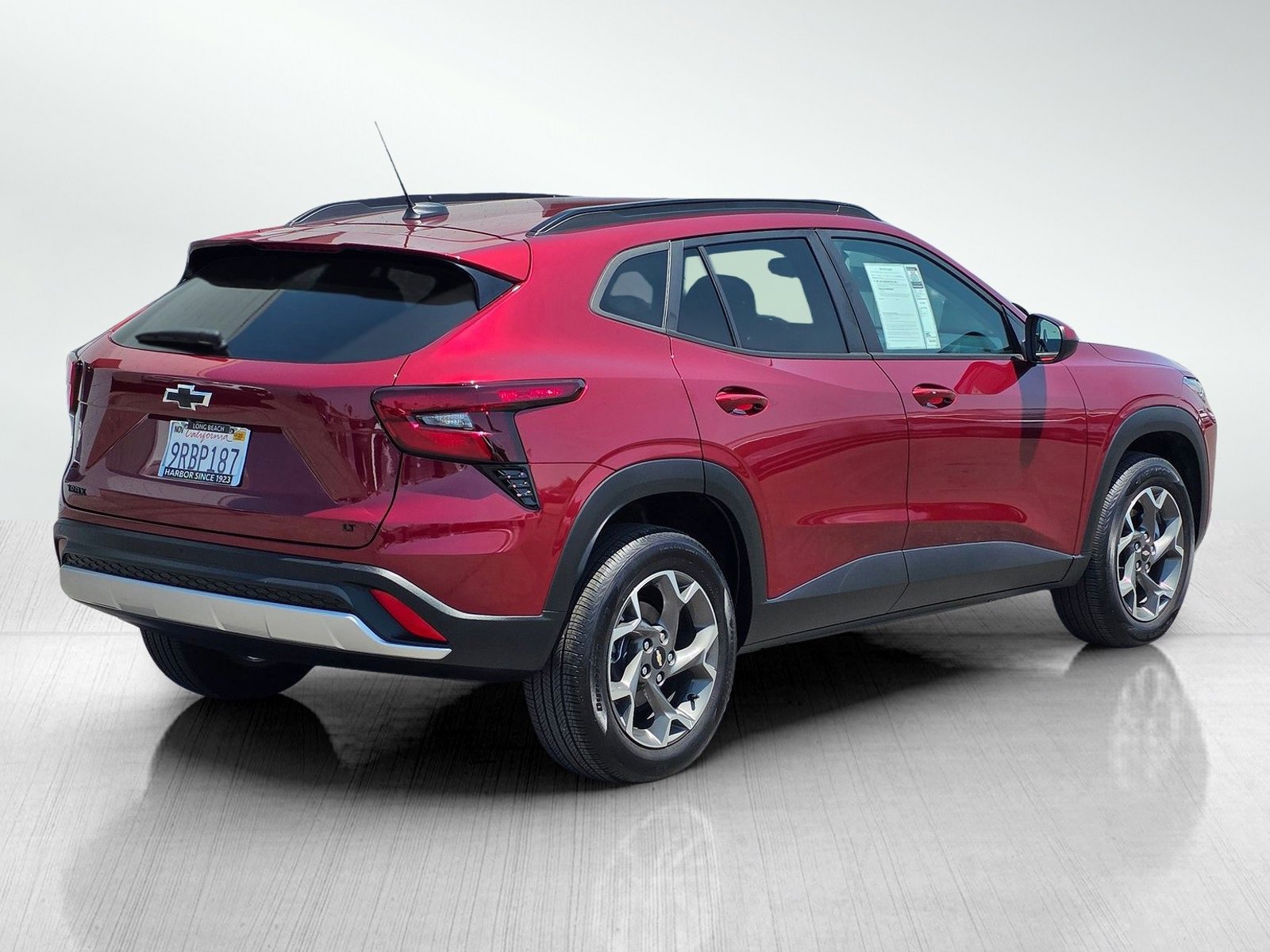 Certified 2025 Chevrolet Trax LT w/ Driver Confidence Package image 11