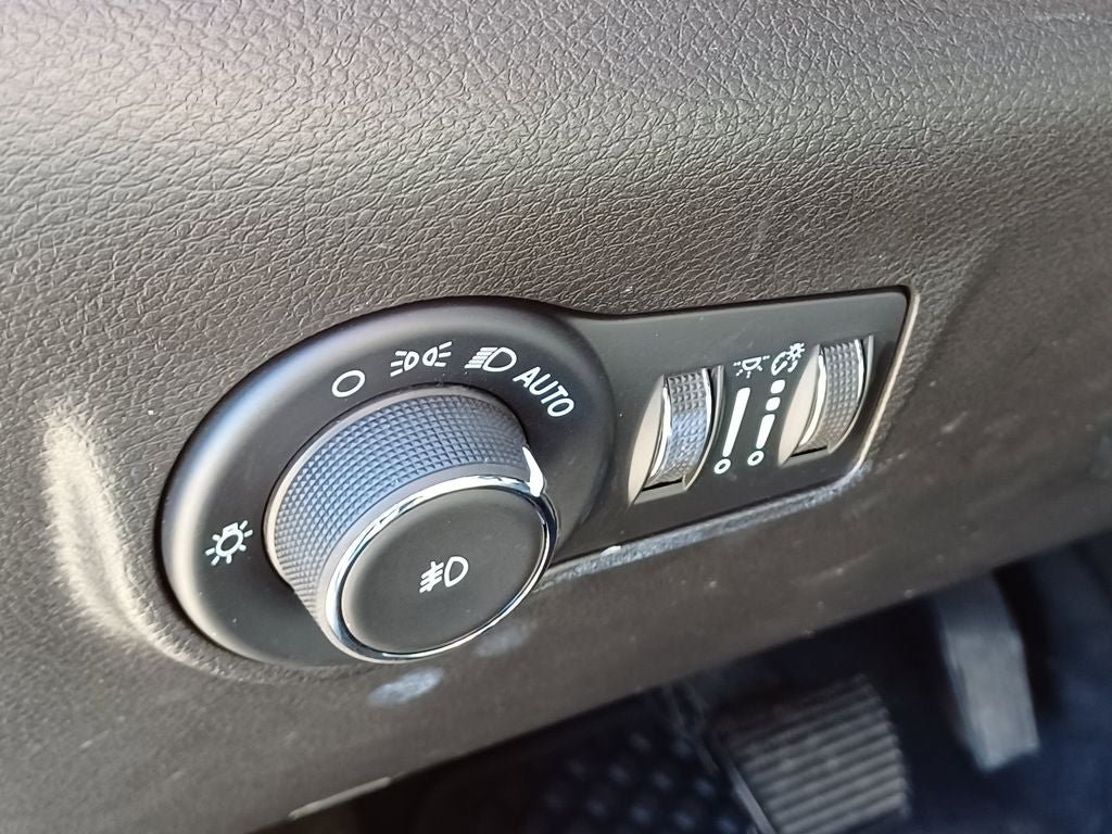 Used 2024 Jeep Compass Trailhawk w/ Trailhawk Elite Group AWD/4WD image 14