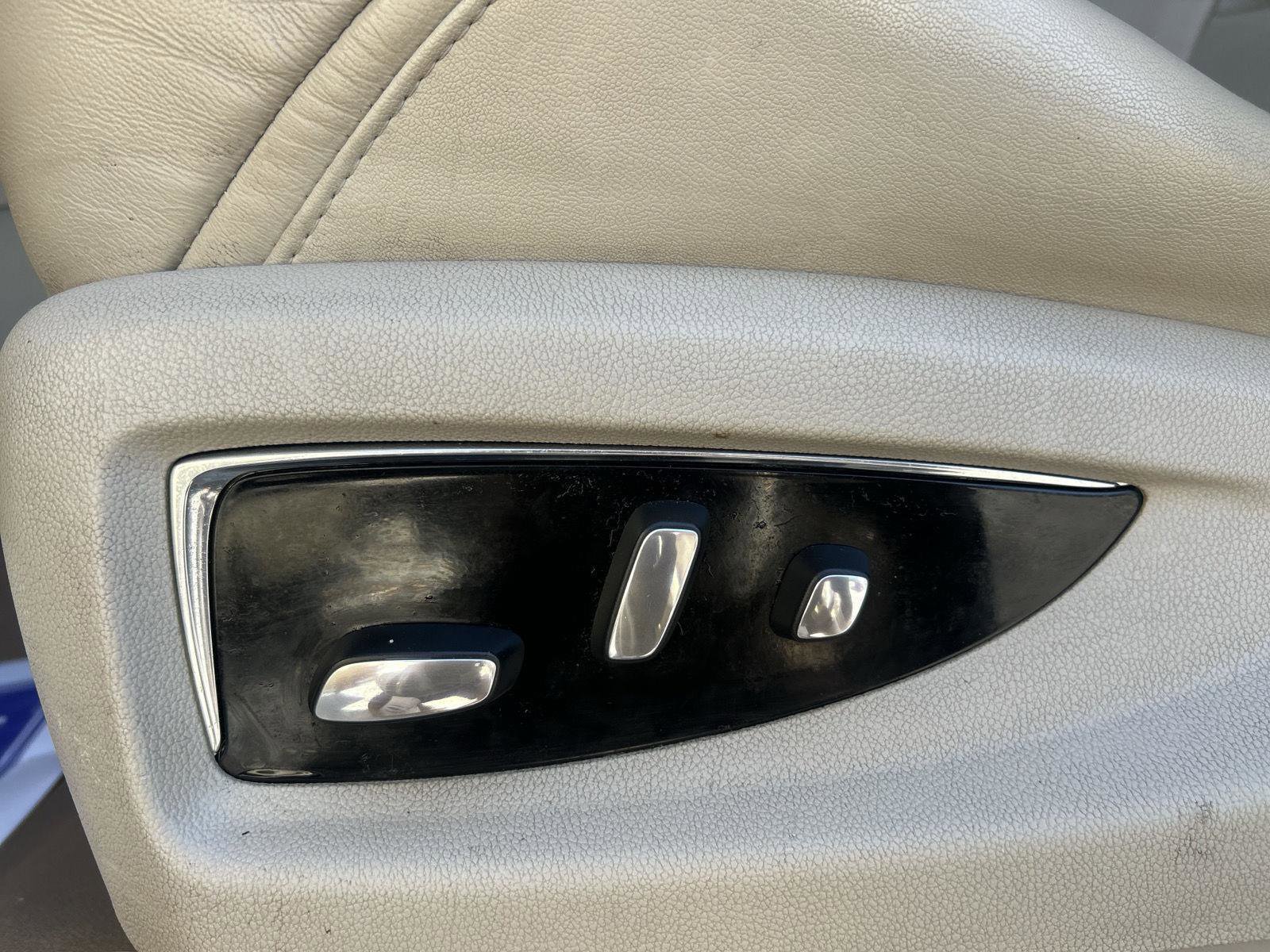 Used 2018 Cadillac Escalade Luxury AWD/4WD image 10