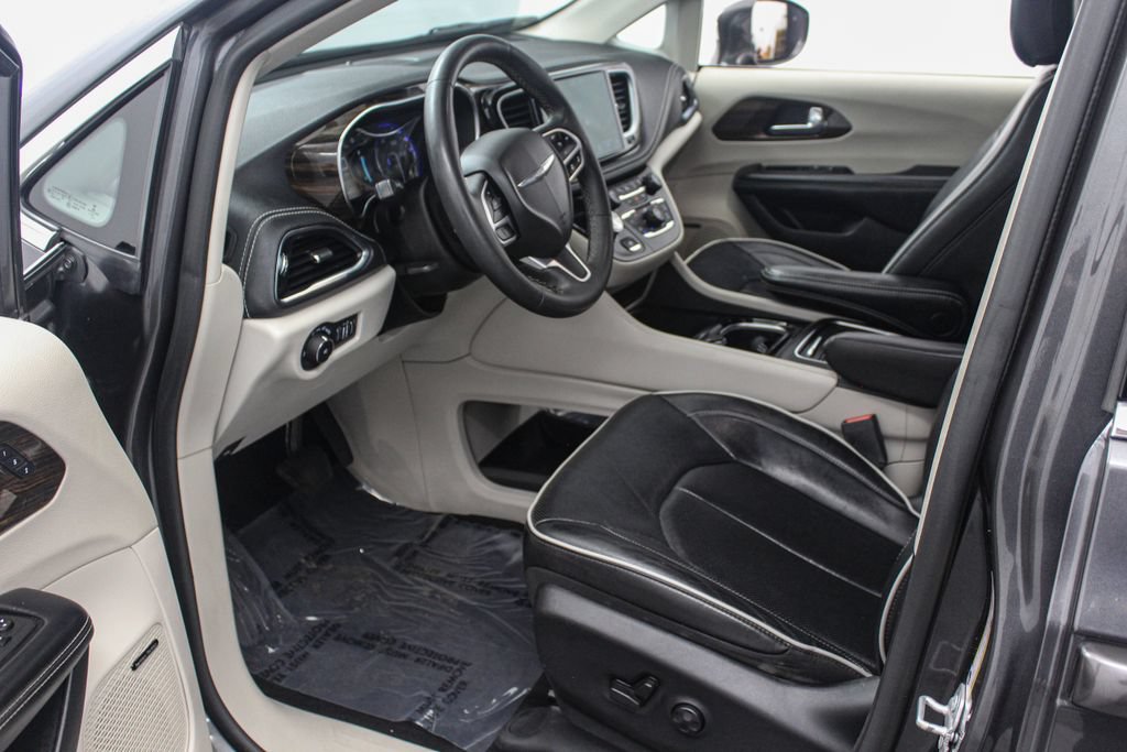 Used 2022 Chrysler Pacifica Limited FWD image 16