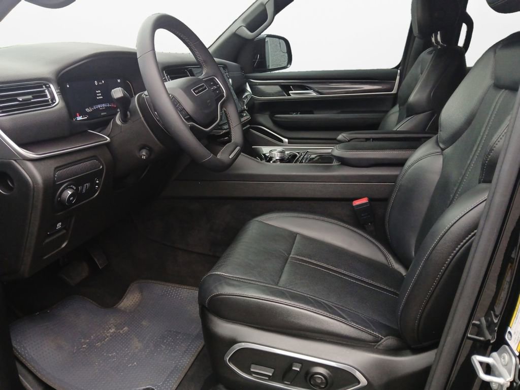 Used 2023 Jeep Wagoneer 4WD w/ Premium Group I image 19