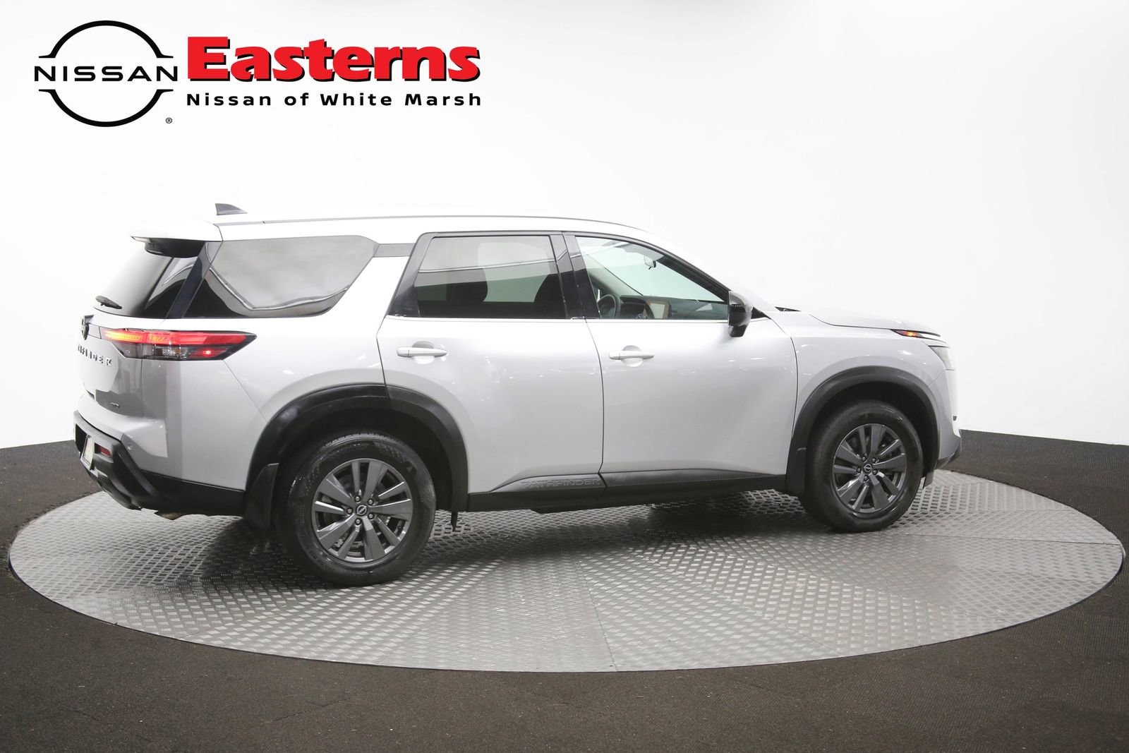 Used 2024 Nissan Pathfinder S AWD/4WD image 42