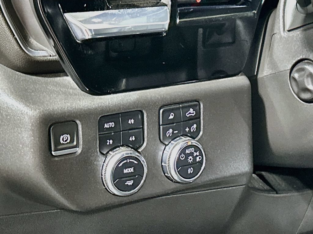 Used 2024 GMC Sierra 1500 SLT AWD/4WD image 9