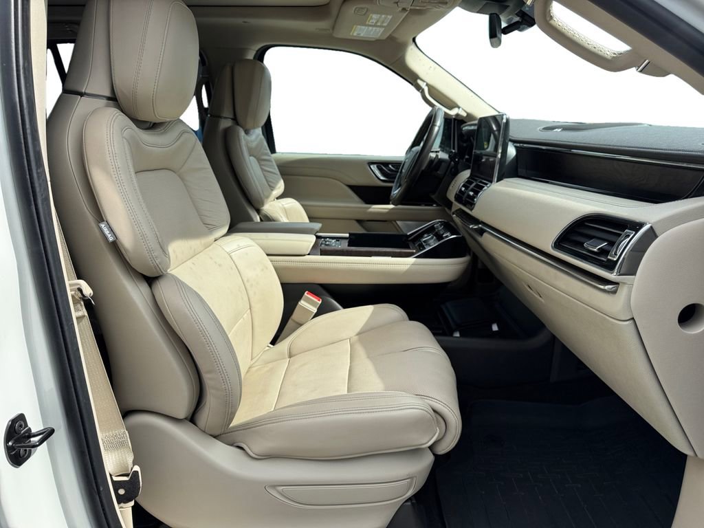 Used 2021 Lincoln Navigator Reserve w/ Luxury Package image 15