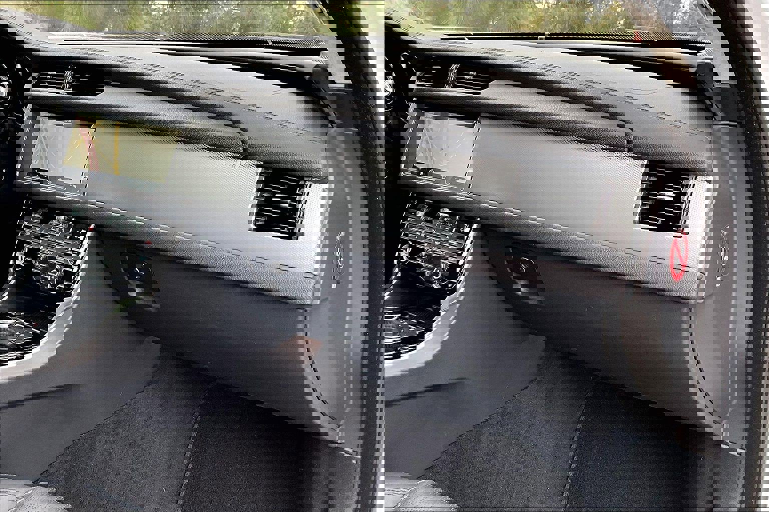 Used 2019 Jaguar XF Prestige image 17