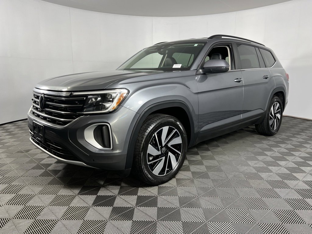 Used 2025 Volkswagen Atlas SE image 3
