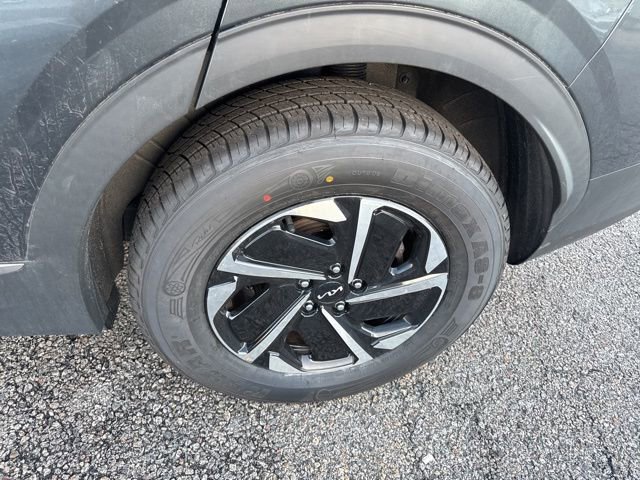 Used 2023 Kia Sportage LX image 7