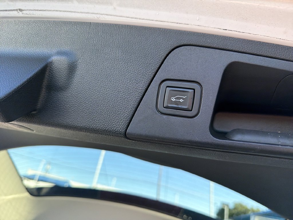 Used 2020 Buick Envision Essence FWD image 18