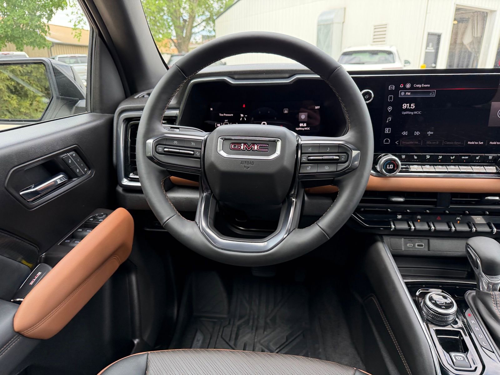 Used 2025 GMC Canyon AT4 w/ Technology Plus Package AWD/4WD image 18