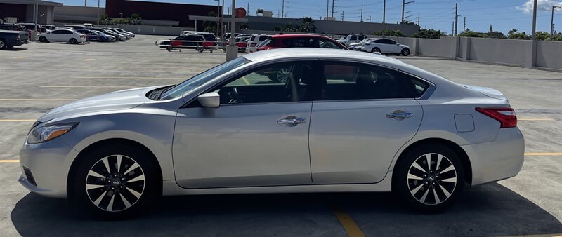 Used 2017 Nissan Altima 2.5 SV FWD image 2
