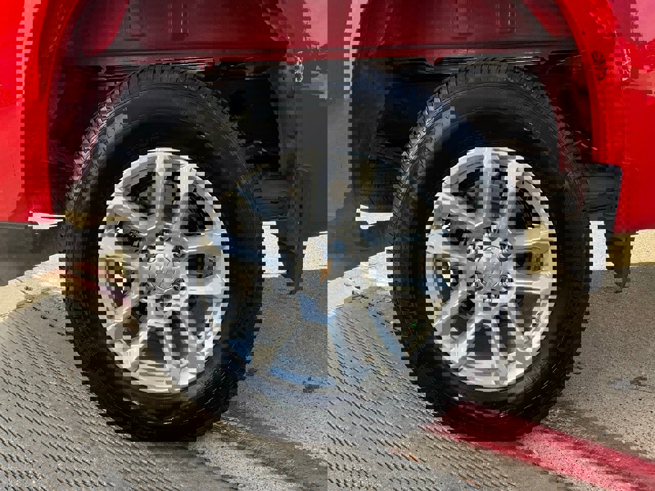 Used 2025 Chevrolet Silverado 1500 LT image 9