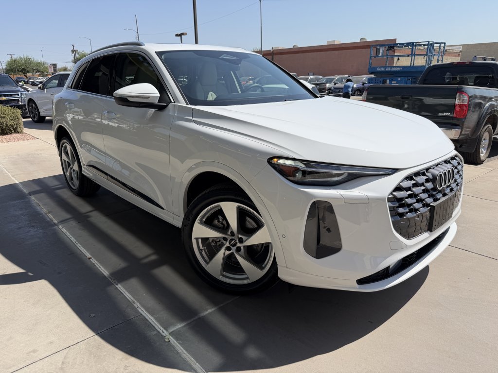 Used 2025 Audi Q5 Premium Plus w/ Premium Plus AWD/4WD image 6