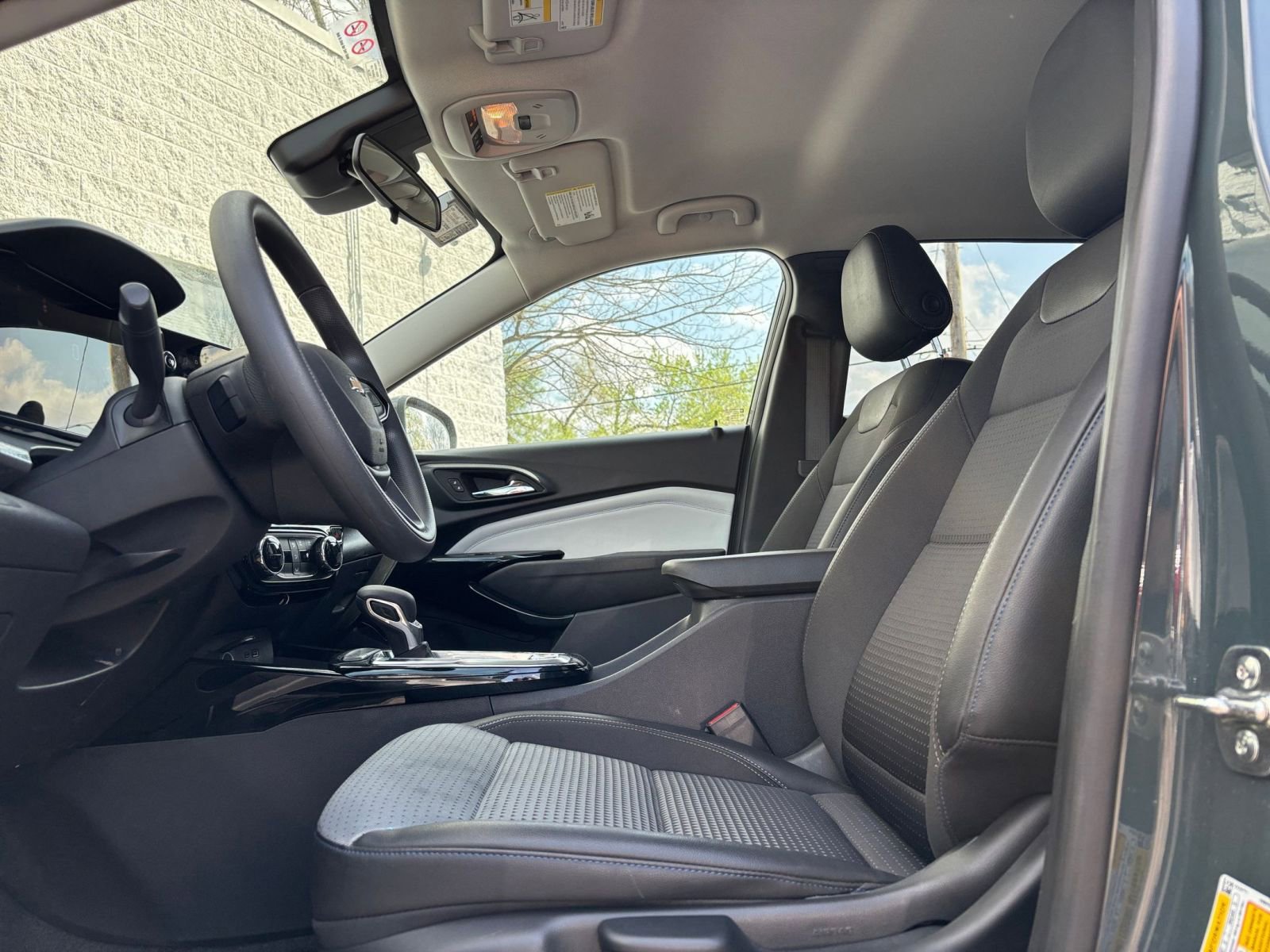 Used 2025 Chevrolet Trax LT image 25