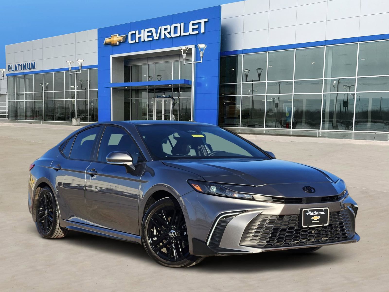 Used 2025 Toyota Camry SE w/ Convenience Package image 1