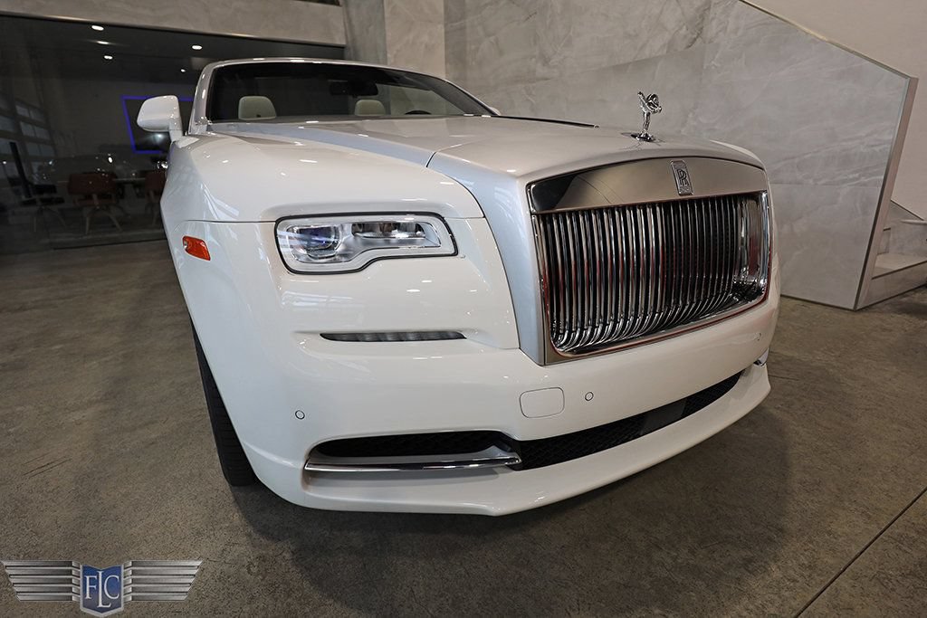 Used 2017 Rolls-Royce Dawn RWD image 11