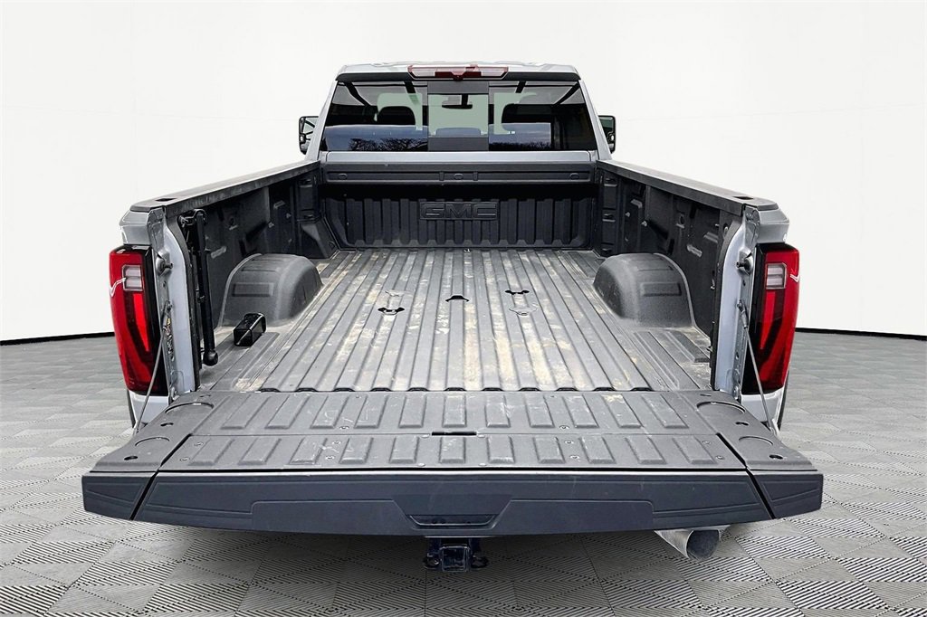 Used 2025 GMC Sierra 3500 SLT w/ SLT Premium Package image 18