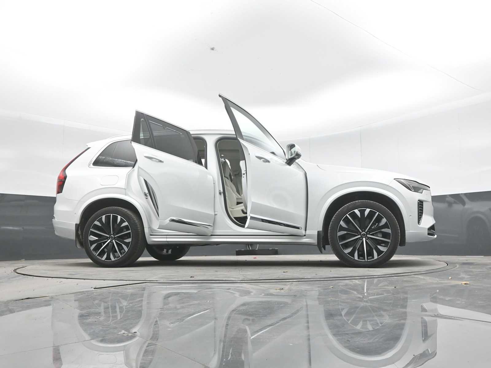 Used 2026 Volvo XC90 B6 Ultra w/ Protection Package AWD/4WD image 54