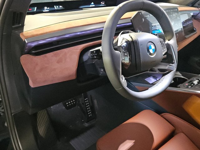 New 2027 BMW X5 xDrive50e w/ M Sport Professional Package AWD/4WD image 3
