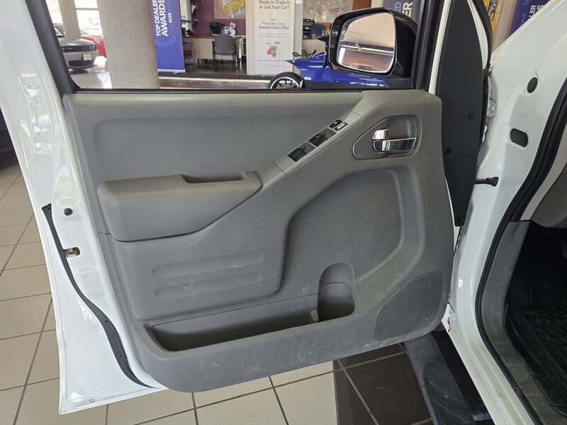 Used 2020 Nissan Frontier SV w/ Midnight Edition Floor Mats RWD image 7