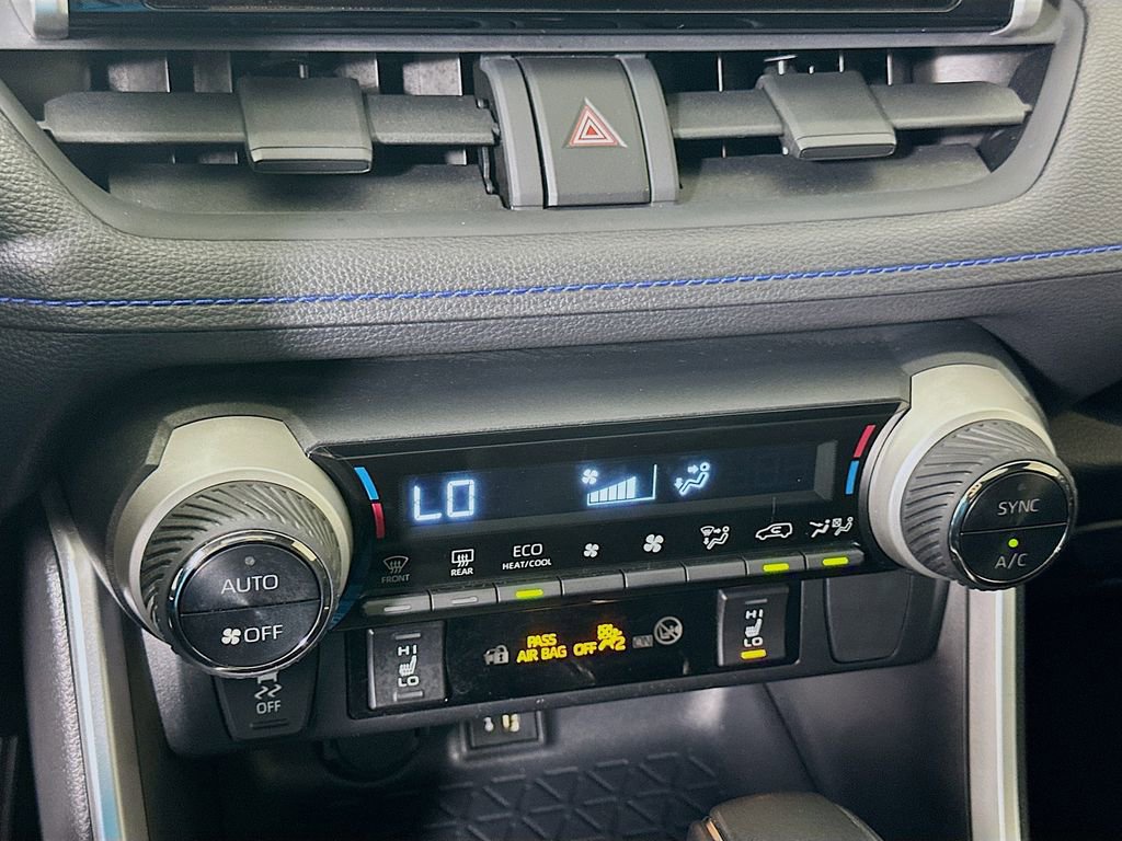 Used 2023 Toyota RAV4 SE w/ Convenience Package image 16