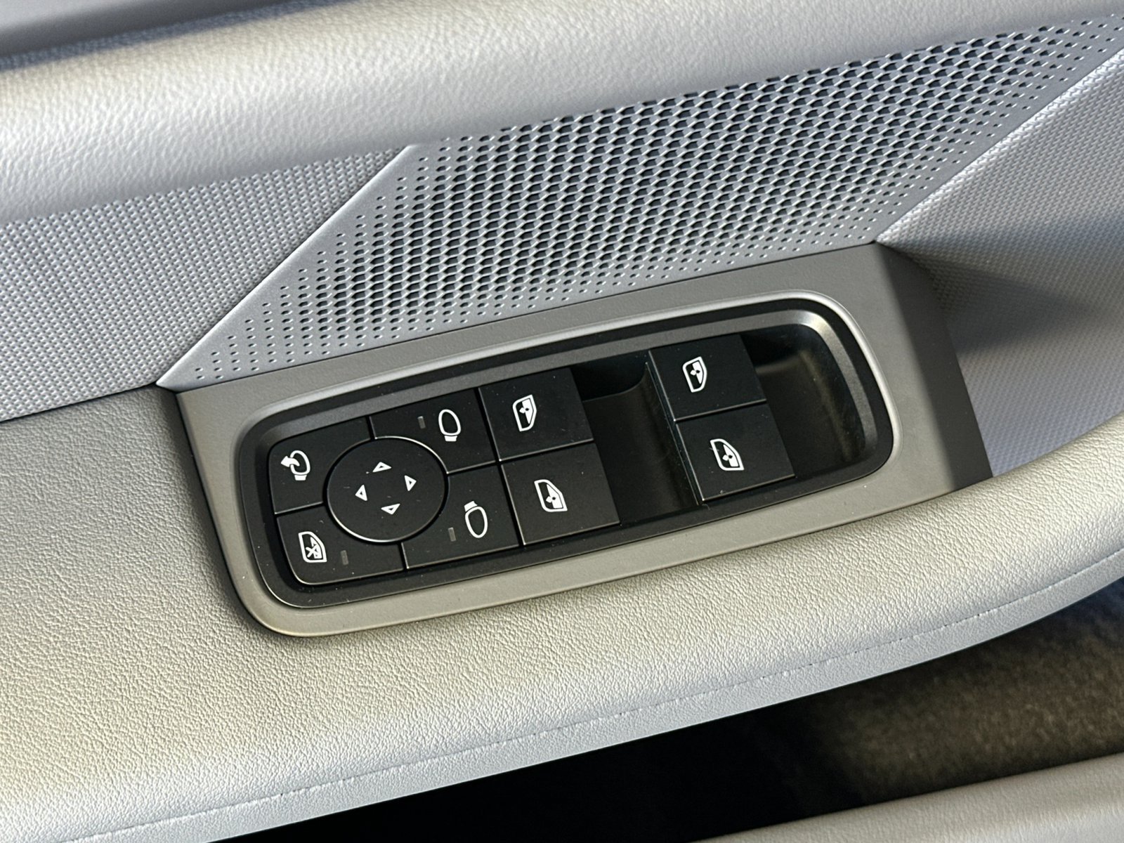 Certified 2023 Porsche Taycan RWD image 13