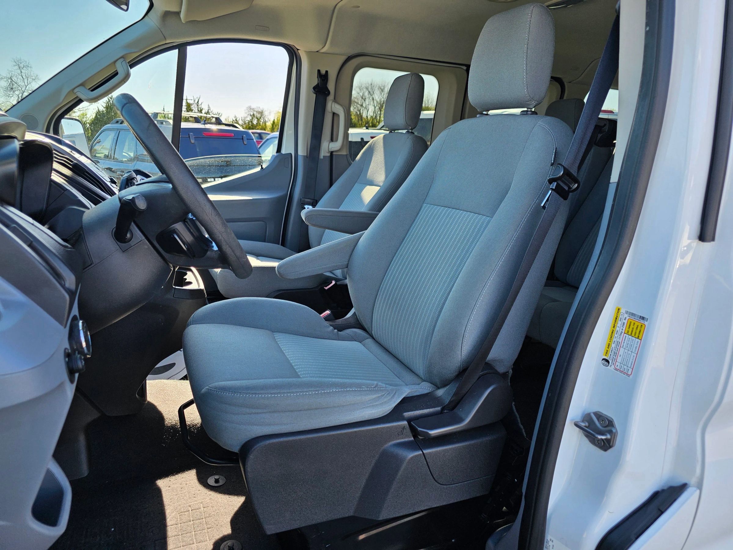 Used 2015 Ford Transit 350 XLT RWD image 5