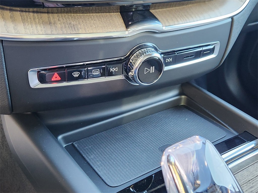 New 2026 Volvo XC60 B5 Plus w/ Protection Package Premier image 15