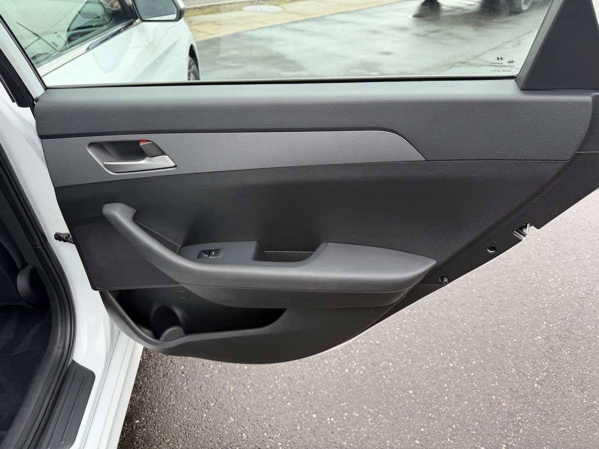 Used 2018 Hyundai Sonata SE w/ Cargo Package FWD image 15