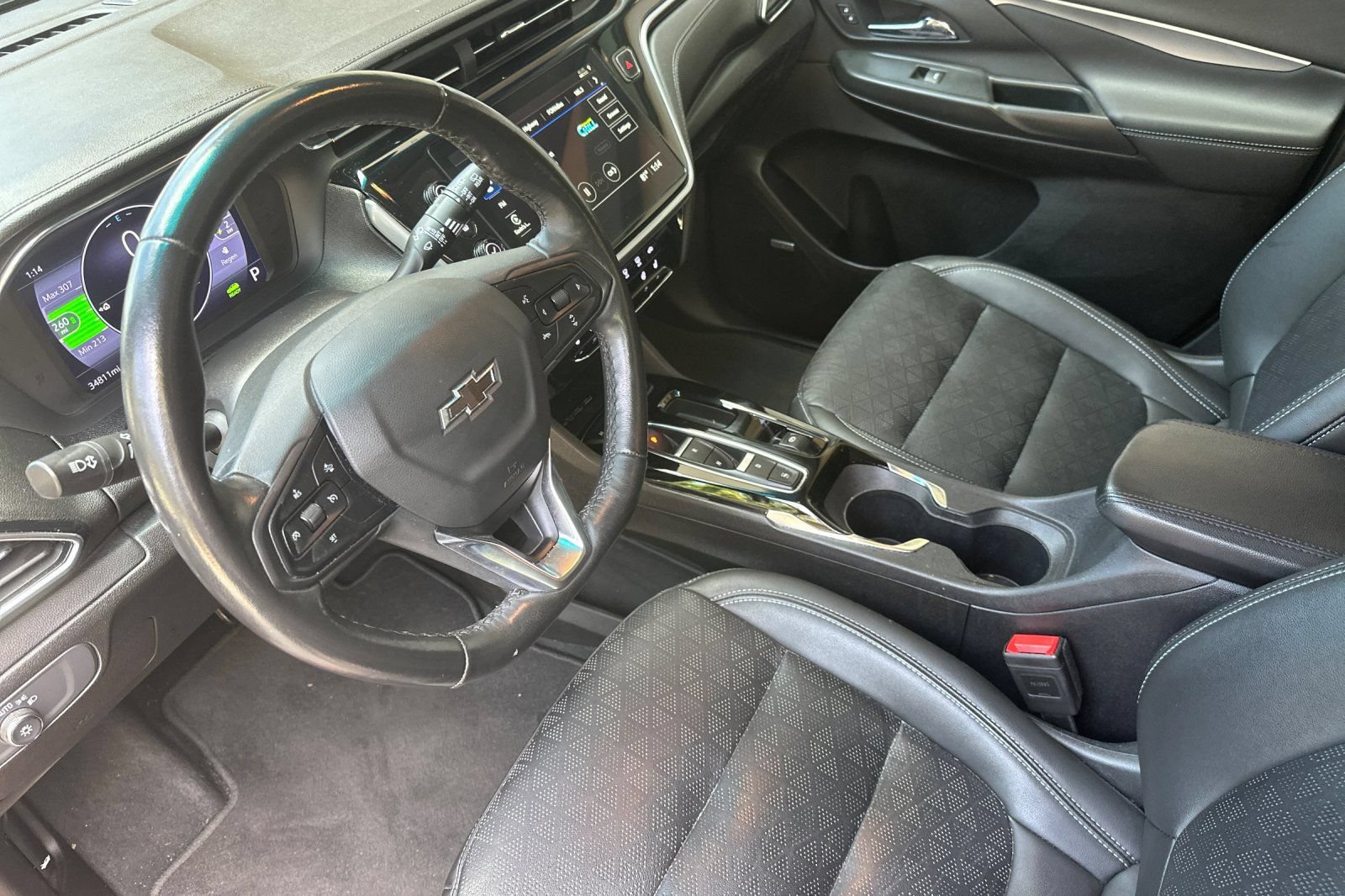 Used 2023 Chevrolet Bolt LT w/ Infotainment Package FWD image 11