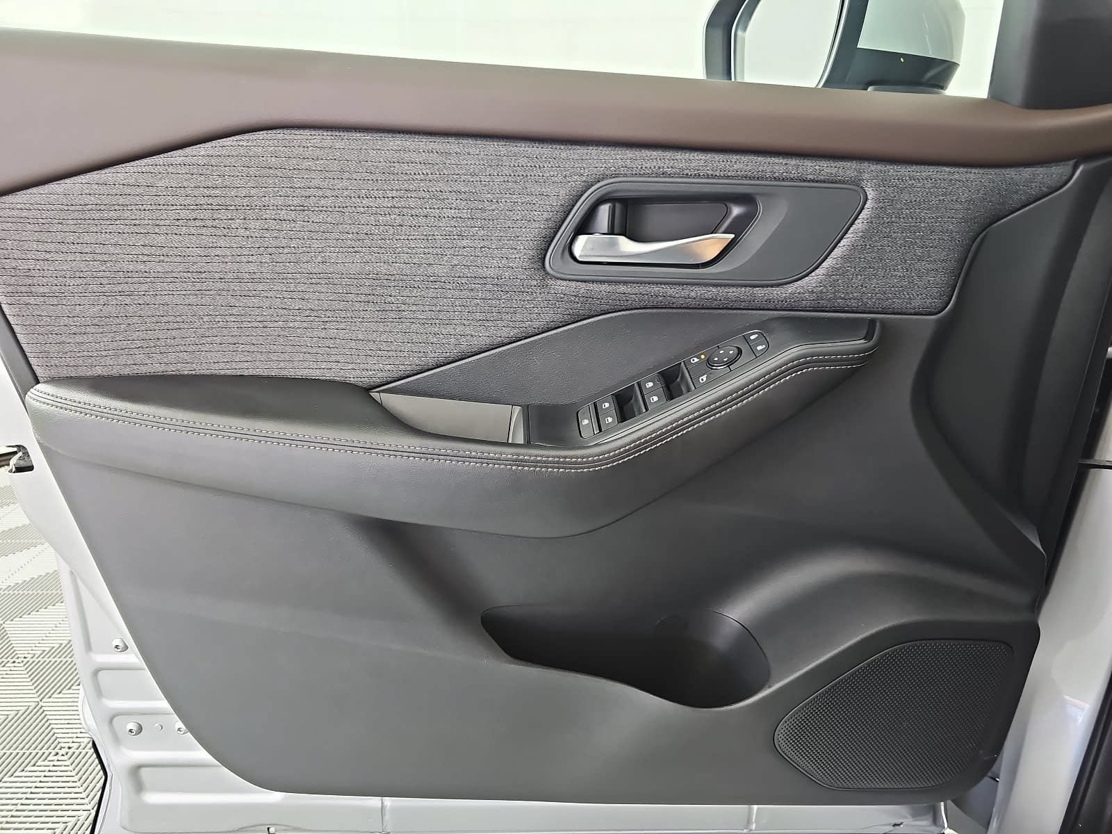Used 2021 Nissan Rogue SV FWD image 25
