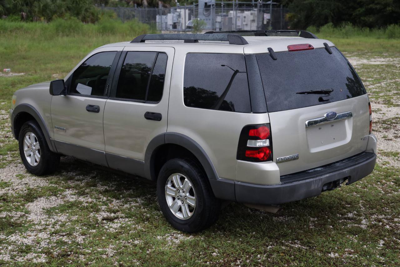 Used 2006 Ford Explorer XLT RWD image 5